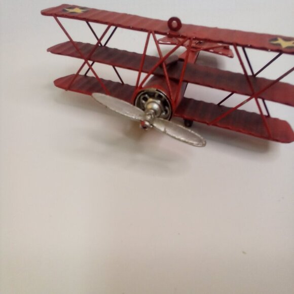 Vintage World War 1 Tri-Plane Airplane Metal Red Decor Model 6" x 6" - Picture 12 of 13